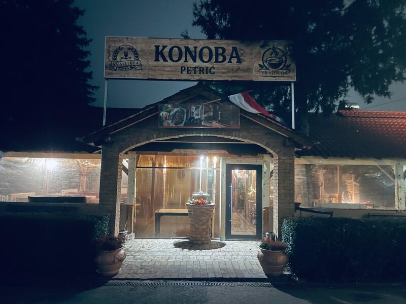 Ulaz u restoran Krčma Petrić Osijek - tradicionalna krčma uz aerodrom